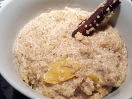 Quinoa dulce con leche de almendras